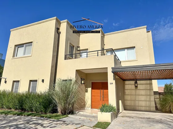 Casa En Venta Venta El Canton Barrio Puerto Lote Interno Con Pileta
