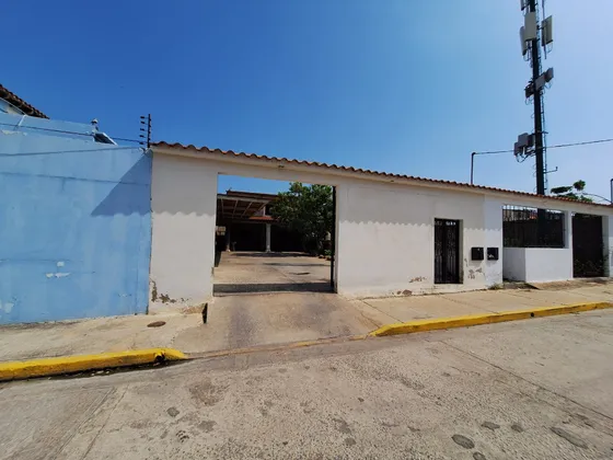 Se Vende Casa En Nueva Barcelona, Cerca De La Av. Centurion 
