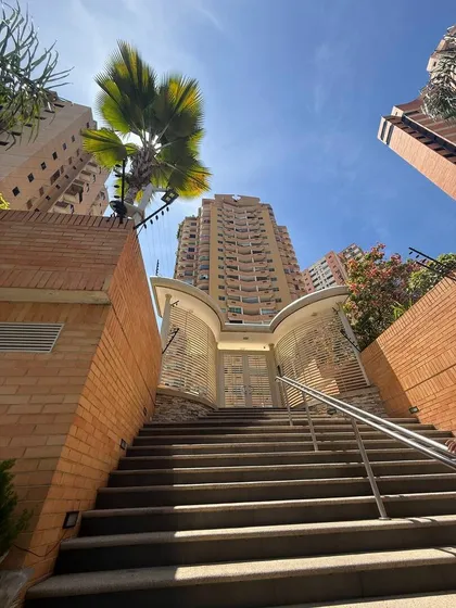 En Venta Apartamento En Las Chimeneas,  Res. Las Chimeneas