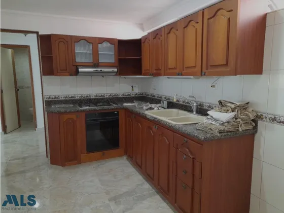 Venta De Amplio Apartamento En Conquistadores(mls#247199)