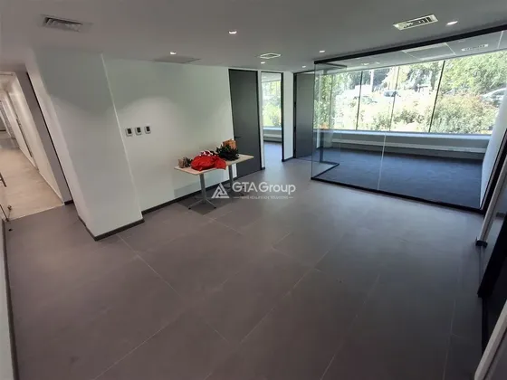 Arriendo Oficina 112 M2. Exclusivo Edificio Vitacura