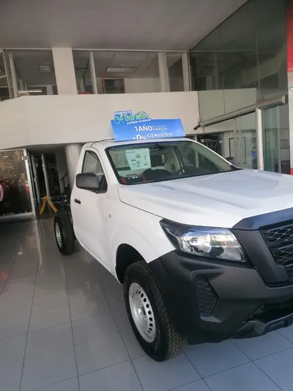 Nissan Np300 2.5 Pick Up Mt Ac