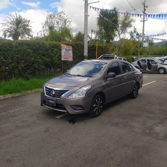 Nissan Versa 1.6 Sense