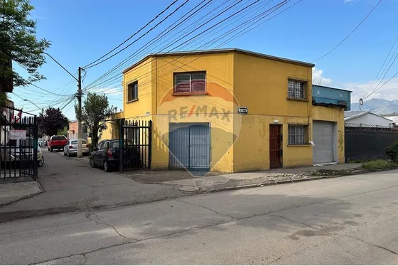 Amplia Casa Esquina