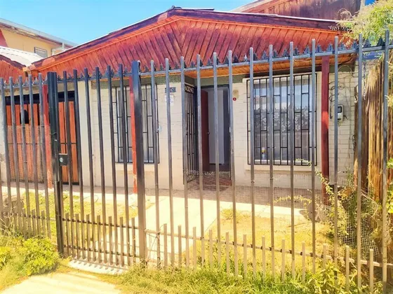 Casa En Venta De 2 Dorm. En Puente Alto