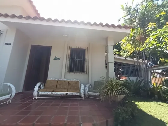 Casa Trigal Norte Inm. Calle Cerrada Con Acceso Av Principal ( Potencial Comercial) , Cuenta Con Anexo, Sola Planta