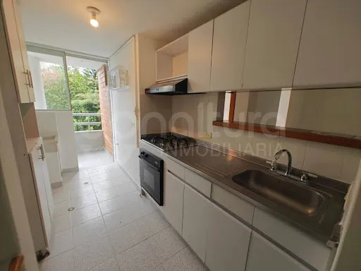 Apartamento En Arriendo El Tesoro 472-7037
