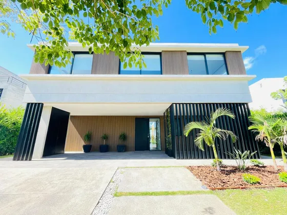 Casa En Venta Y Alquiler Al Lago En Central En Lagos De Golf - Nordelta