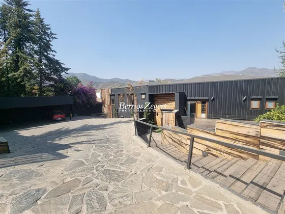 Casa En Venta De 7 Dorm En Lo Barnechea Mediterranea Moderna