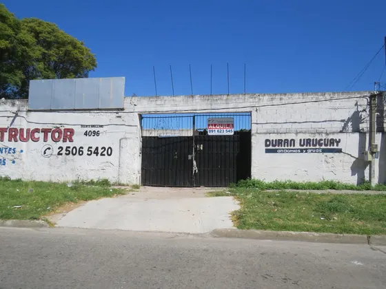 Alquiler Galpón Esquina Con 313 M2 De Superficie Villa Española