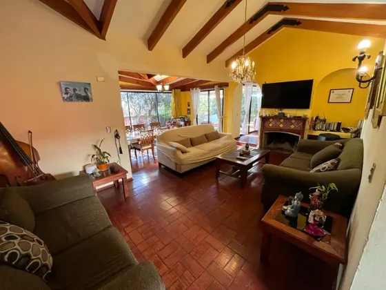 Casa En Venta En San Joaquín Con Jardín Y Terraza