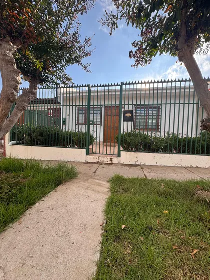 Casa 3 Dormitorios Y 2 Baños Completamente Remodelada