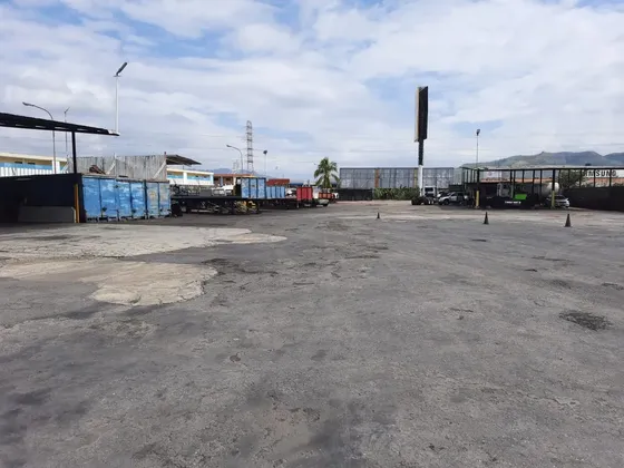 Terreno Con Instalaciones Para Empresa De Transporte, Cuenta Edificación Construida De 2 Plantas, Capacidad Para 40 Gandolas (maria A. Gonzalez 15-06-26)