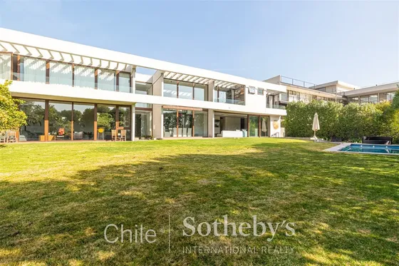 Casa Con Diseño Vanguardista En Condominio La Reserva.