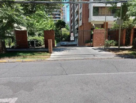 Estacionamiento Metro Alcántara