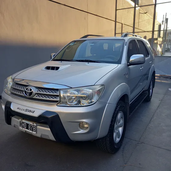 Toyota Hilux Sw4 3.0 I Srv C/cuero 4x4 (2009)