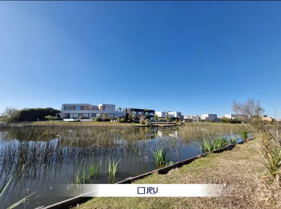 Casa En  A La Laguna En Venta | Barrio Islas, El Cantón - Escobar