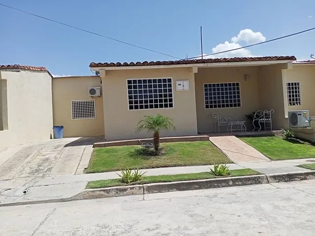 Casa En Venta San Joaquin Urbanizacion El Refugio 