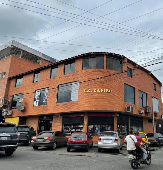 Locales Comerciales En Alquiler C.c Zafiro Al08-219cz-mazu