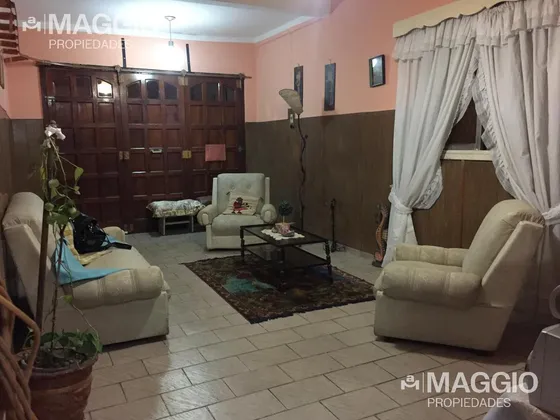 Casa 3 Ambientes Con Cochera Y Terraza, San Justo