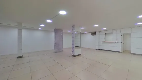 Amplia Propiedad Comercial - Los Conquistadores