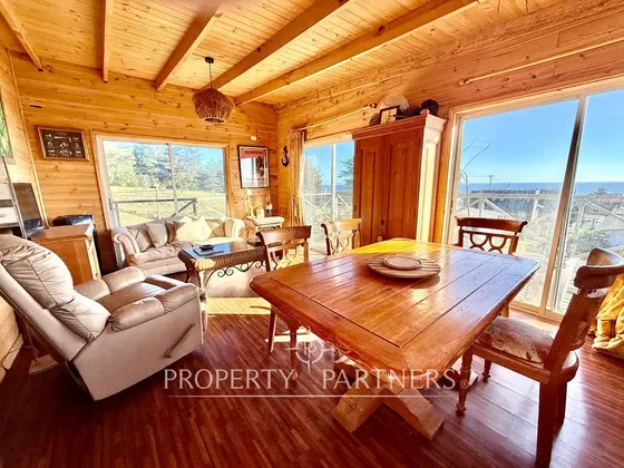 Pichilemu, Casa Con Vista Al Mar En Playa Hermosa