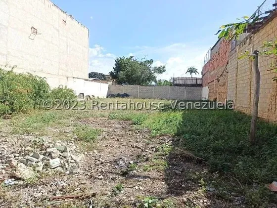 % Rafael Gamarra Ofrece En Venta Terreno Potencial En Barquisimeto, 24 6182, Posee Mas De 800m2, En Optimas Condiciones, Con Potencial Comercial Y Residencial.