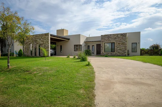 Casa En Venta En Barrio Privado Costa Verde En Junin