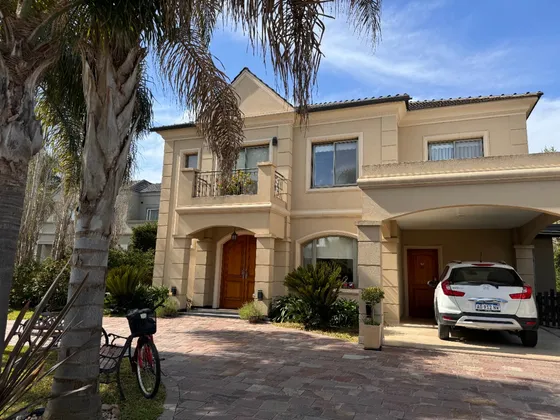 Casa 6 Ambientes En Venta - Barrio El Rocio