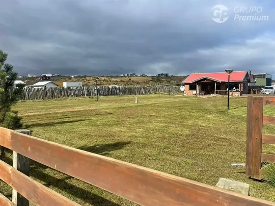 Vende Parcela Con Casa En Natales