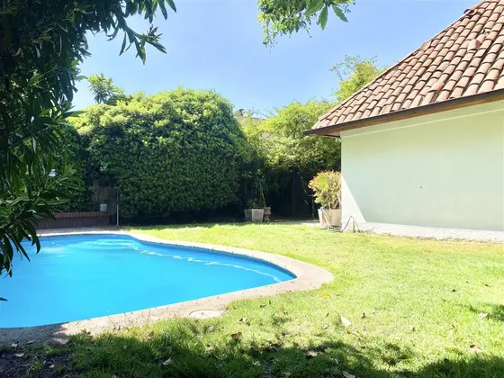 Casa En Venta De 4 Dorm. En Lo Barnechea