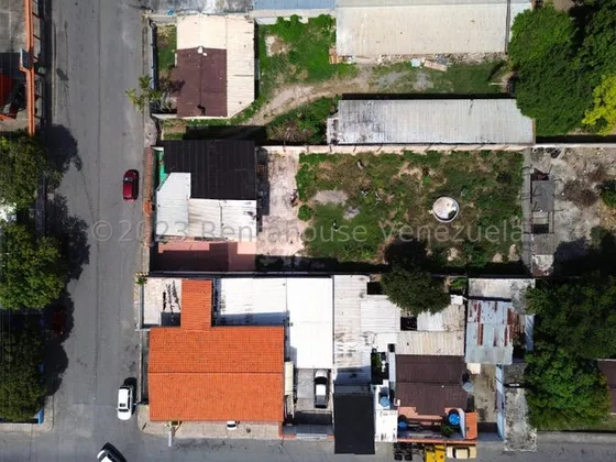 %% Raiza Suarez Vende Espectacular Terreno Con Casa En La Mata Cabudare 2 5 4 2 8 5 Excelente Zona Comercial Posee Mas De 1000m2 Amplios Espacios Con Todo Lo Básico Visítalo! Contáctame.              