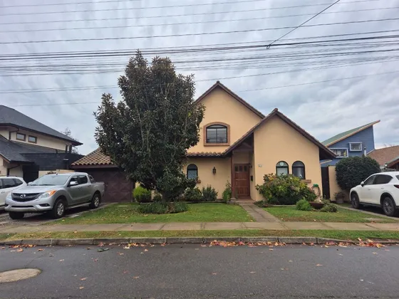Casa En Venta De 4 Dorm. En Talca