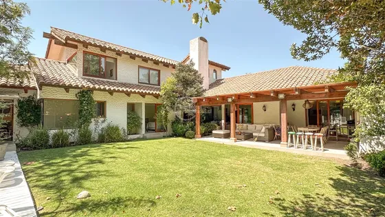Casa En Venta De 6 Dorm. En Las Condes