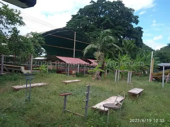 Raiza Suarez Vende  Granja Turística En La Ensenada, A Solo Minutos De Barquisimeto Y Yaritagua, Licencia De Licores, Piscina, Cancha De Bolas, Salón De Fiestas, Dos Restaurantes, Caney 2 3 3 3 2 4 8