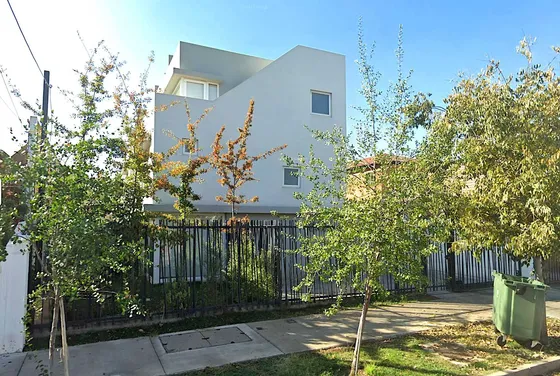 Townhouse En Exclusivo Condominio (106650)