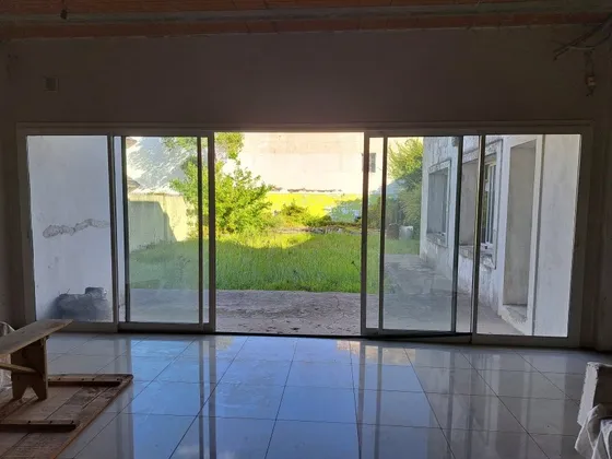 Casa En Venta En Temperley !! Apto Credito !! Renovada!