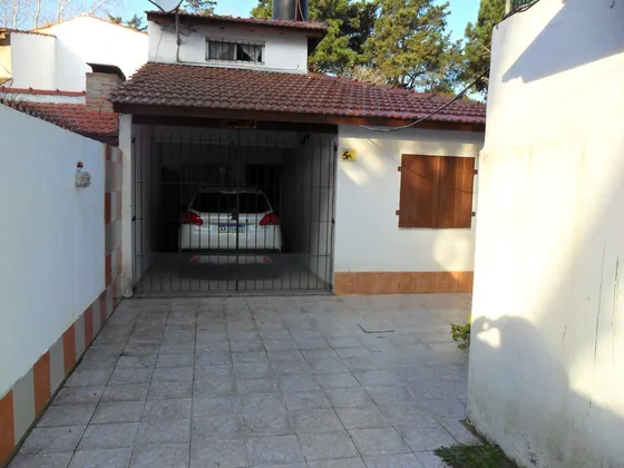 Chalet Tipo Duplex Con Garage. Sin Expensas.  Bajo De Precio!!!!!!