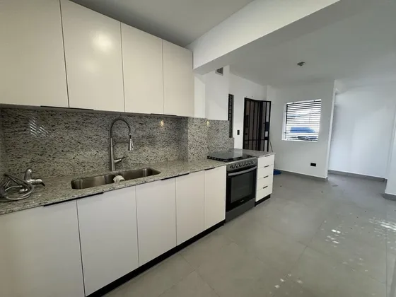Casa En Alquiler En Los Cacicazgos De 4 Habitaciones Con Lb