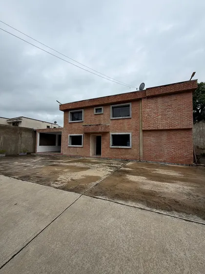 Casa Quinta En Venta O Alquiler - Urb. Colinas De Guataparo