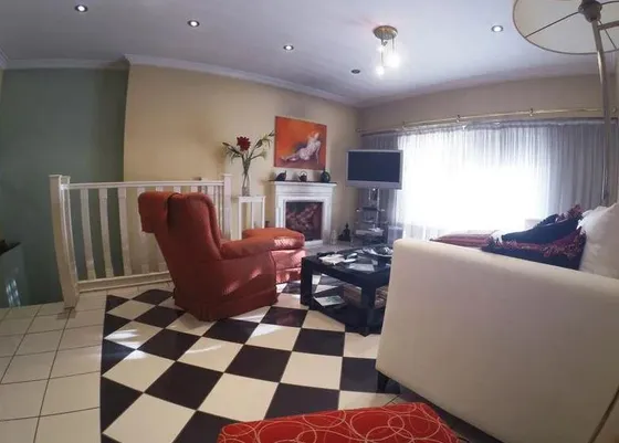 Casa Venta - 3 Dormitorios 2 Baños - 200mts2 Totales - Lomas De Zamora