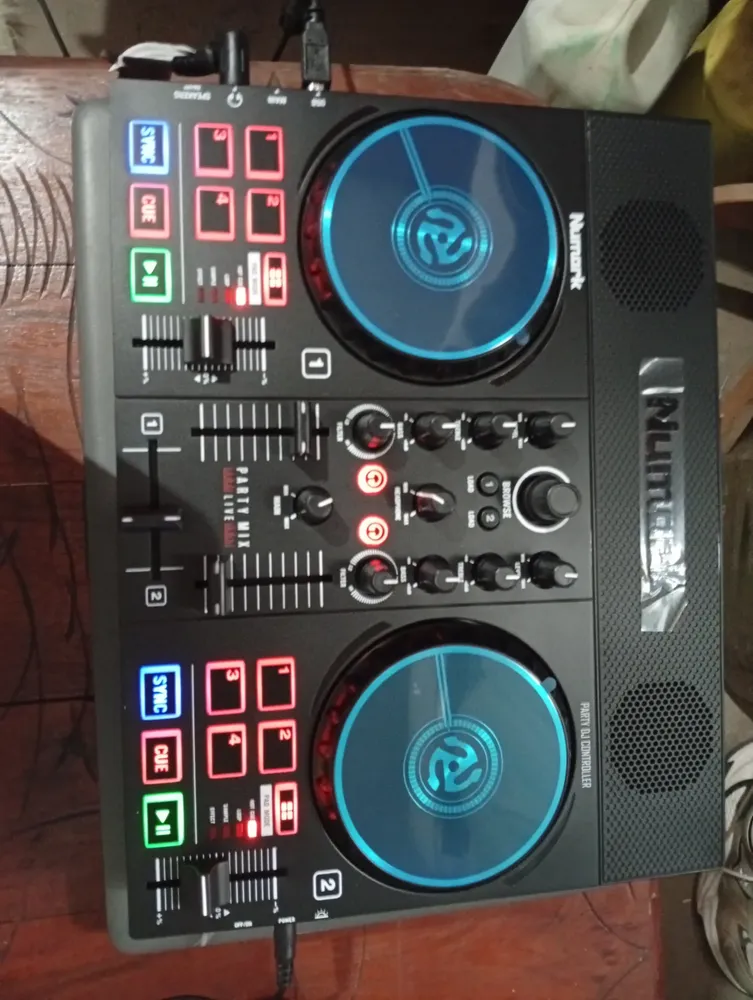 Controlador DJ Numark Party Mix Live con Luces y Hot Cue | Cuotas