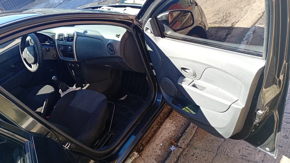 Renault Sandero 2018 1.0 12v Authentique Sce 5p — foto 9