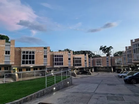Casa Enventa Ubicada En Las Colinas De Guataparo Valencia Carabobo Cod 24-3107 Eloisa Mejia