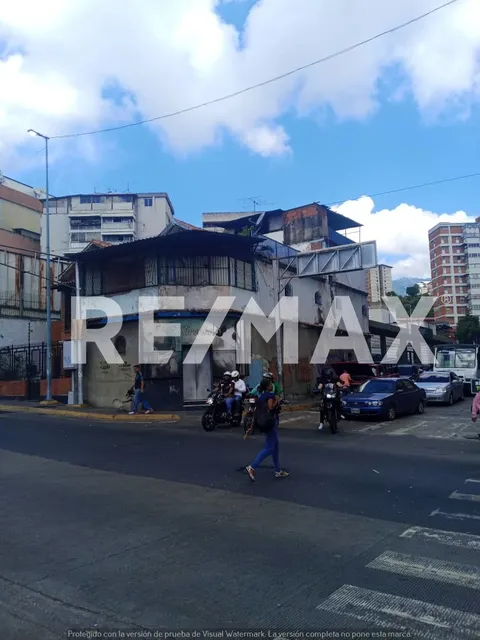 Alquiler De Local Comercial En La Avenida Nueva Granada Adyacente Al Centro Comercial Plaza Victoria