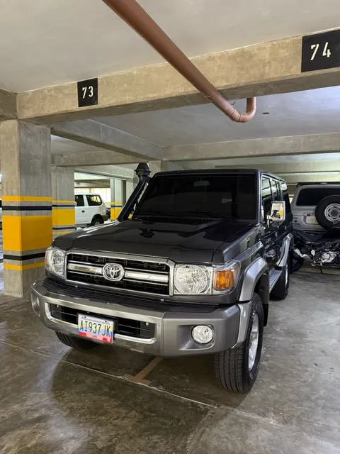 Toyota Land Cruiser Machito Lc76