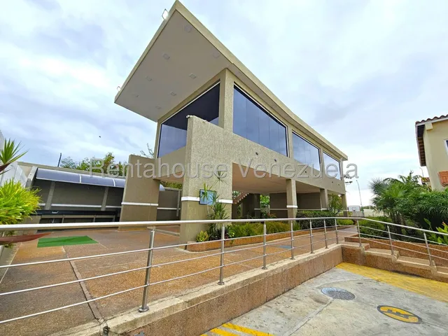 Elim Ojeda Vende Elegante Casa Con Finos Acabados Y Un Gran Confort Ubicada En La Urbanizacion Villa Paris Cabudare,lara
