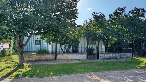 En Venta Casa Los Cocos 3 Dormitorios C/escritura