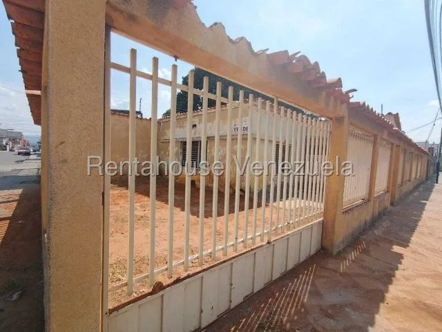 & Maria Luisa Mendoza Vende Hermosa Casa En El Centro-oeste De Barquisimeto Cerca De La Av Pedro Leon Torres Con 1 Habitacion 2 Baños, Oportunidad! 2 5 1 5 5 6 4                                       
