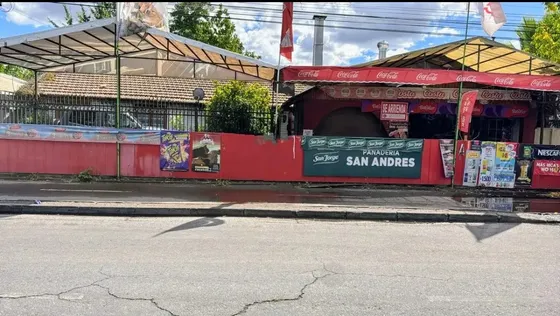 Local Comercial Con Patente De Panaderia, Almacen Y Licores